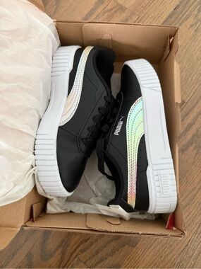 Brand new in box* Girl’s Puma Carina 2.0 Sneakers